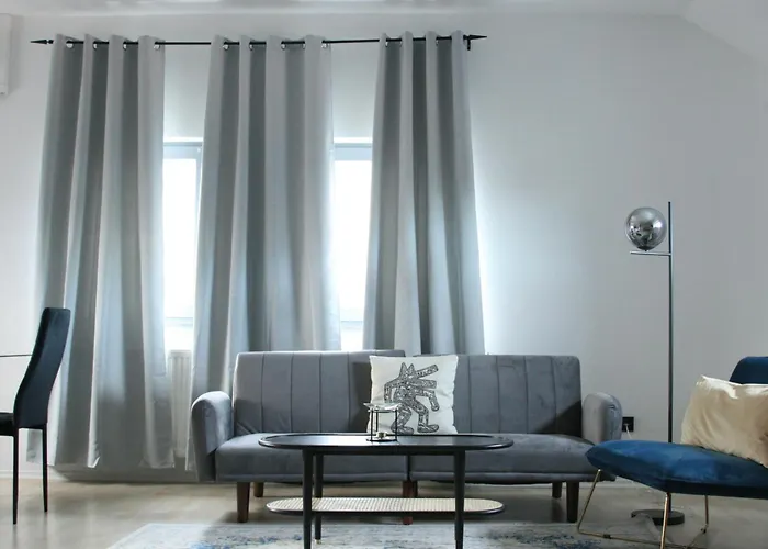 The Manhattan A Boutique By American Ease