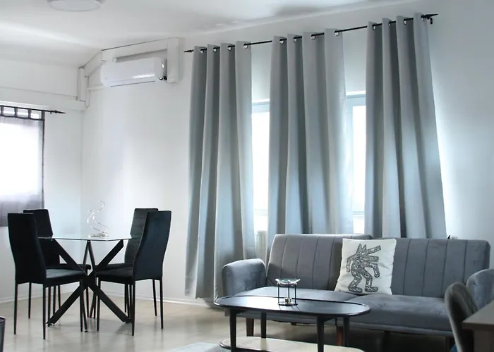 The Manhattan A Boutique By American Ease