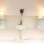 The Manhattan A Boutique By American Ease
