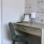 The Manhattan A Boutique By American Ease * גראפנוור