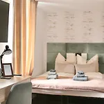 The Manhattan A Boutique By American Ease
