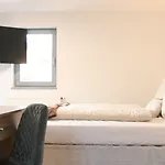 The Manhattan A Boutique By American Ease גראפנוור