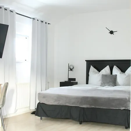 The Manhattan A Boutique By American Ease *